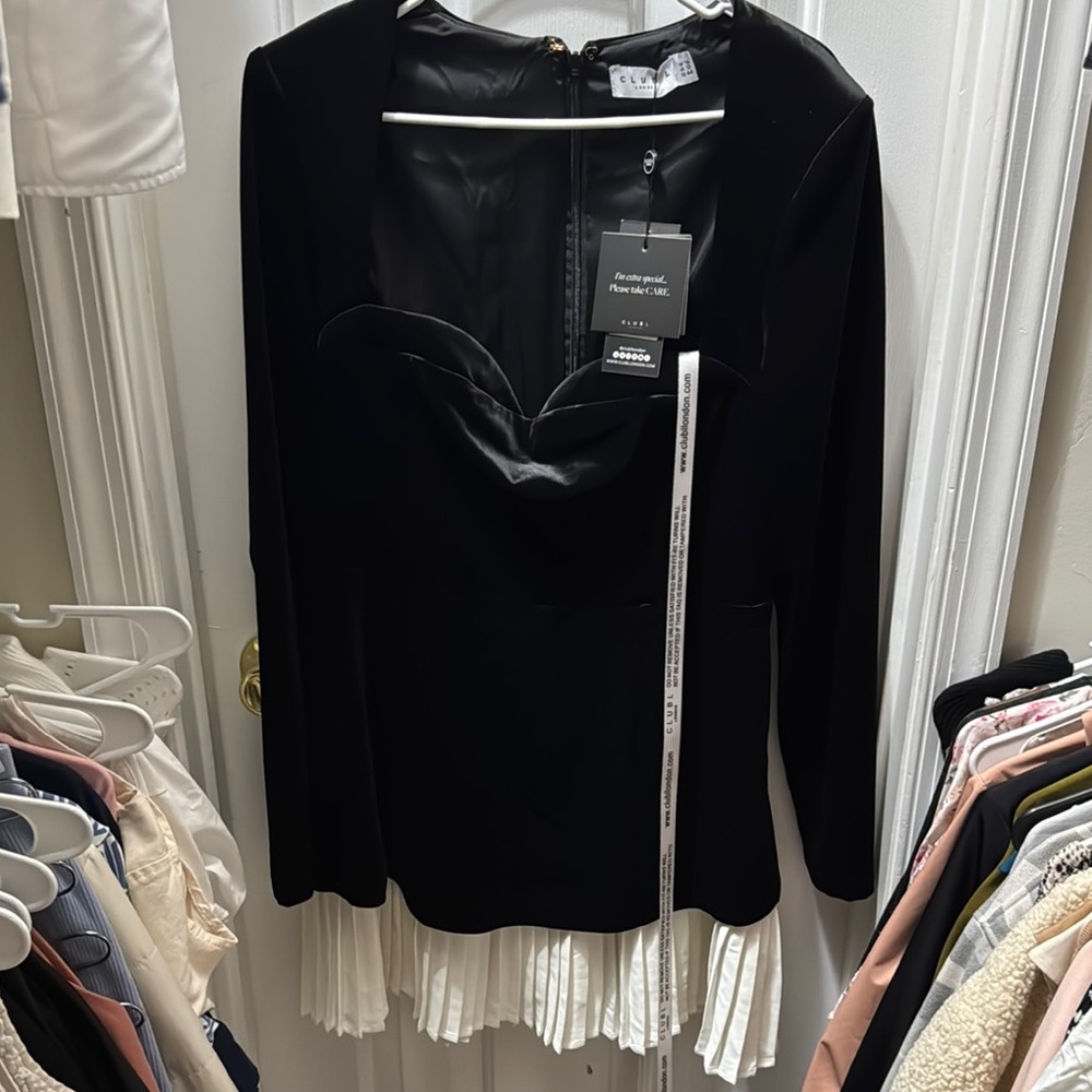 Club L London - Americano | Black Velvet Sweetheart Long-Sleeve Mini Dress